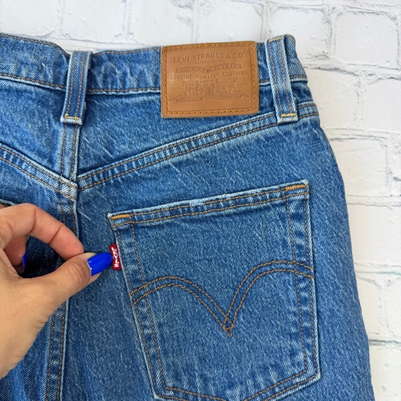 Levis Woman’s Classic Blue Premium Jeans Ribcage Straight Ankle Jeans size 25 - Picture 9 of 11